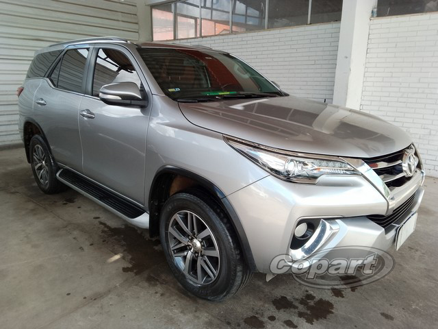 TOYOTA HILUX SW4 SRX 4X4 7 LUGARES 16V TURBO INTERCOOLER DIESEL AUT 2016